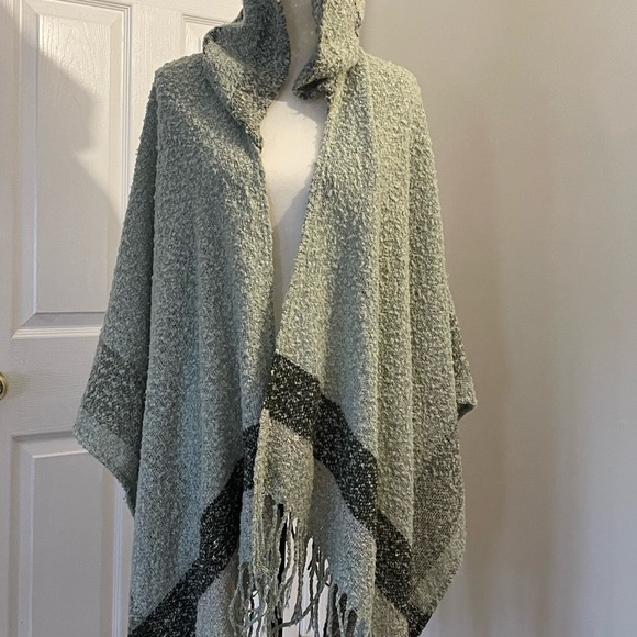Hooded Poncho - Picture 2 of 5